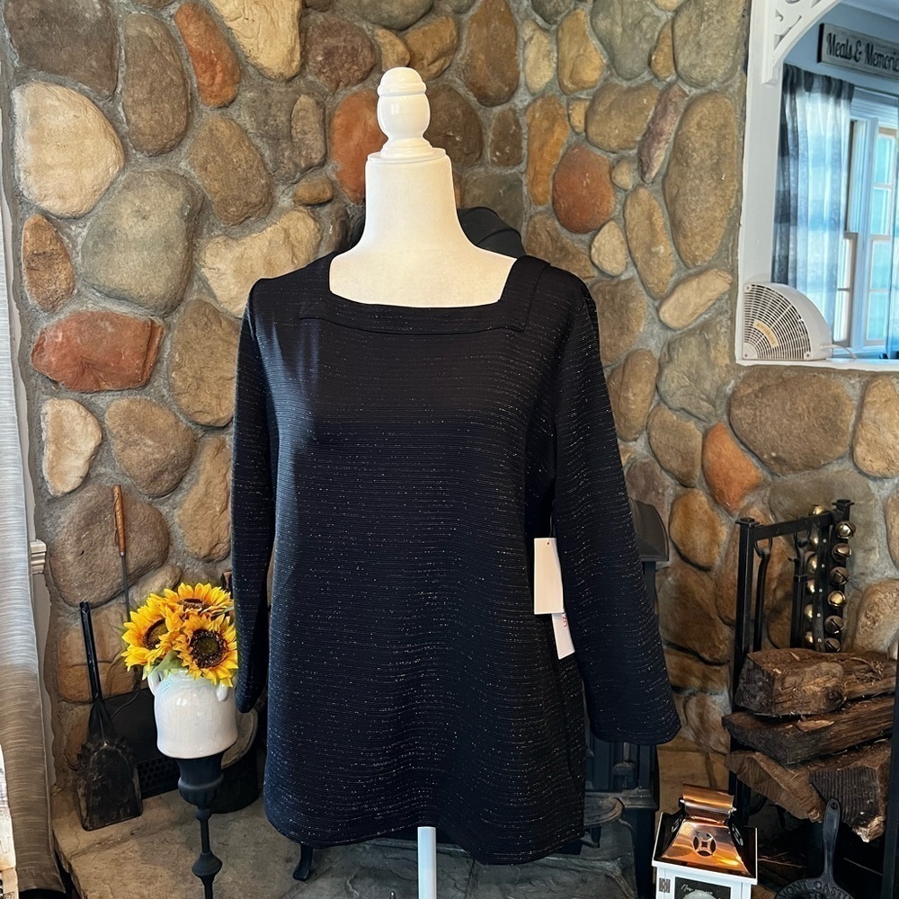 Stunning Liz Claiborne Women’s Top